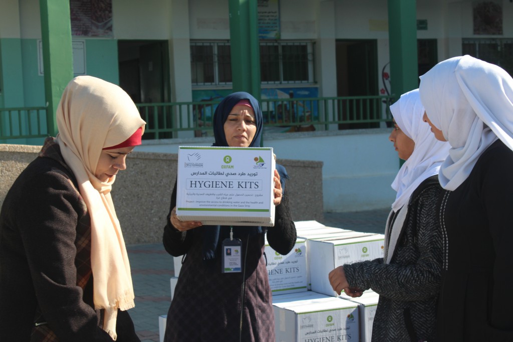 You are currently viewing Distribution of 289 health packages for students of the secondary school
